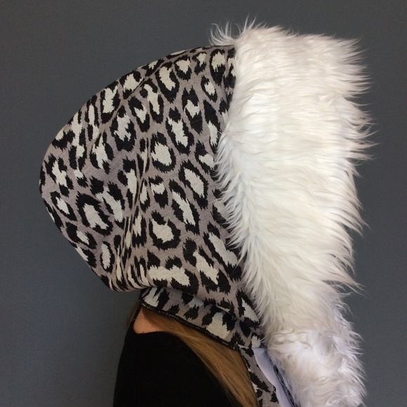 Grey Leopard Print Fringe Hood with White Fur Trim - Picture 5 of 8